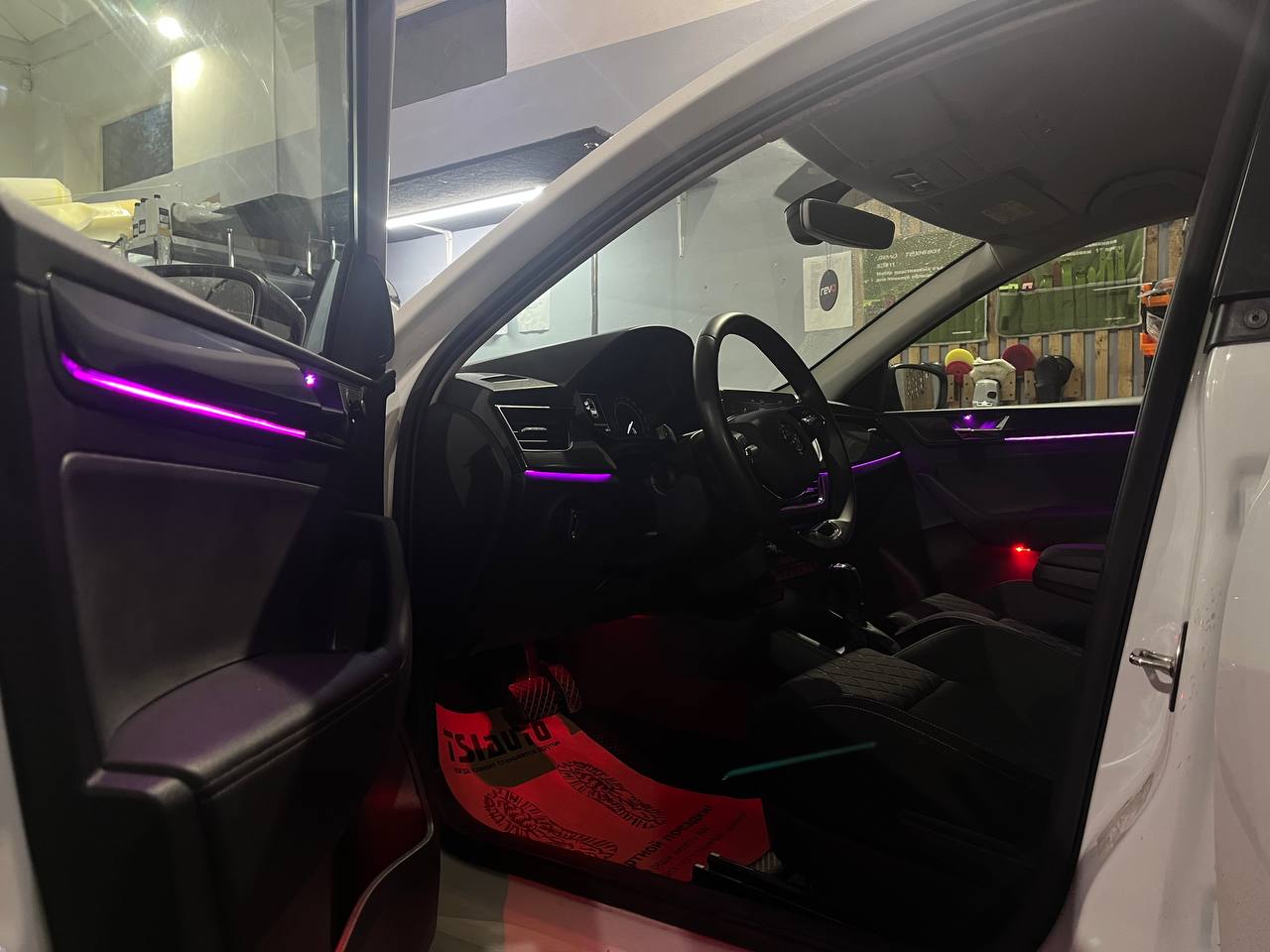 Контурная подсветка интерьера